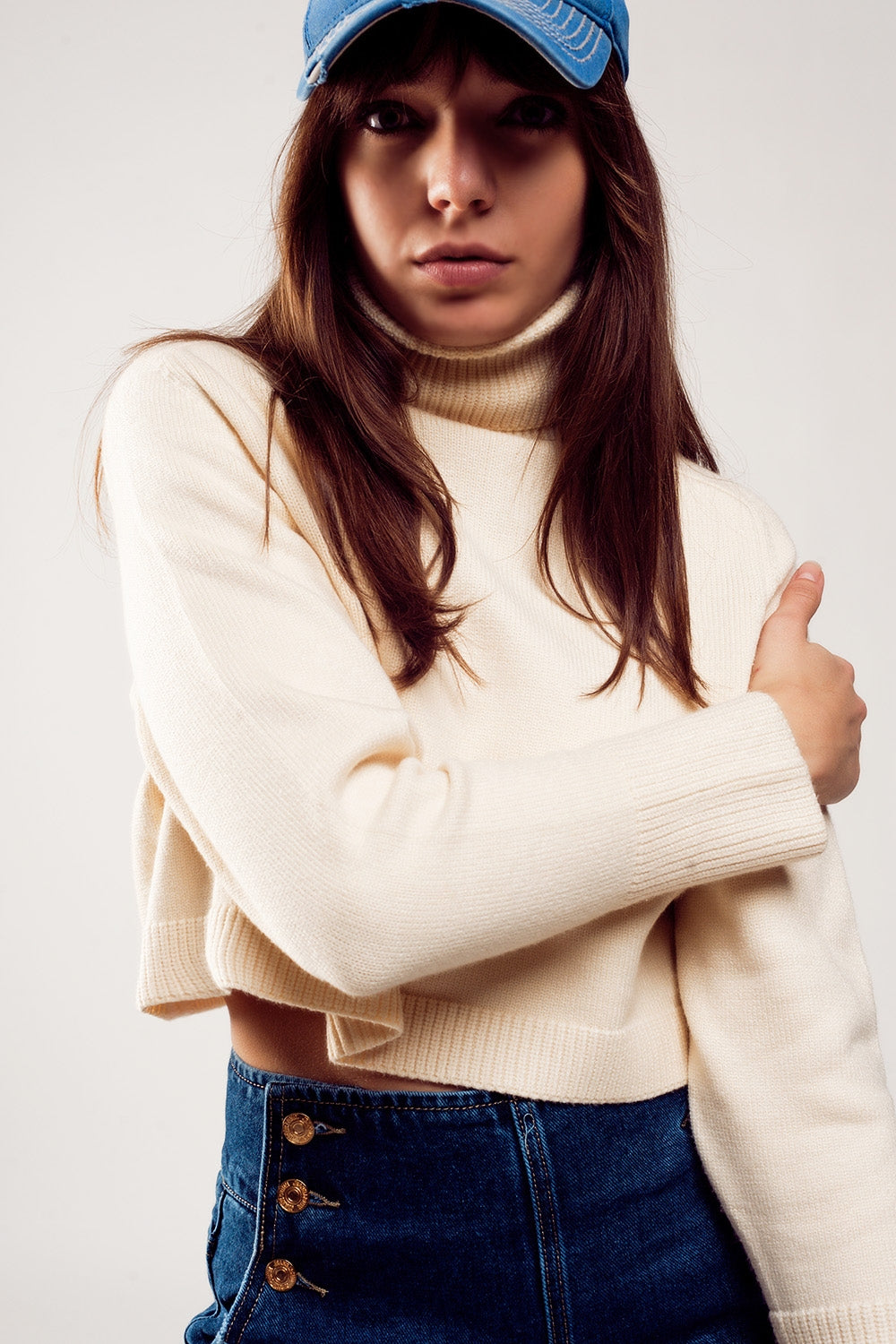 Q2 High neck cropped jumper in cream