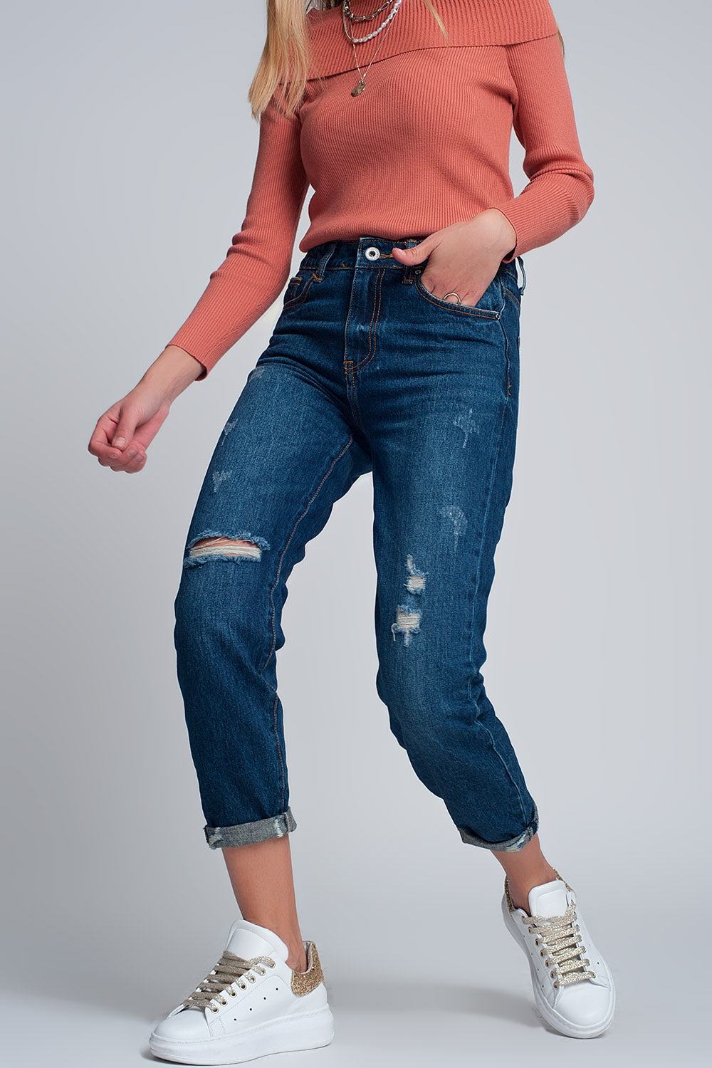 Q2 High rise slim mom jeans in blue wash with front rips