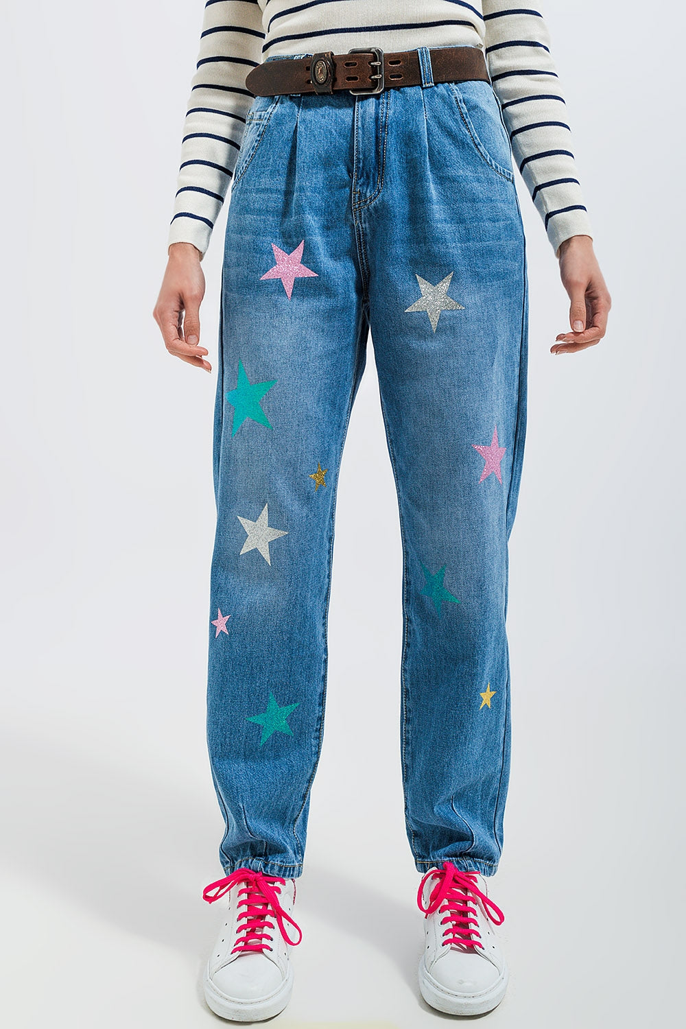 High waist slouch jean with pleat front with star print