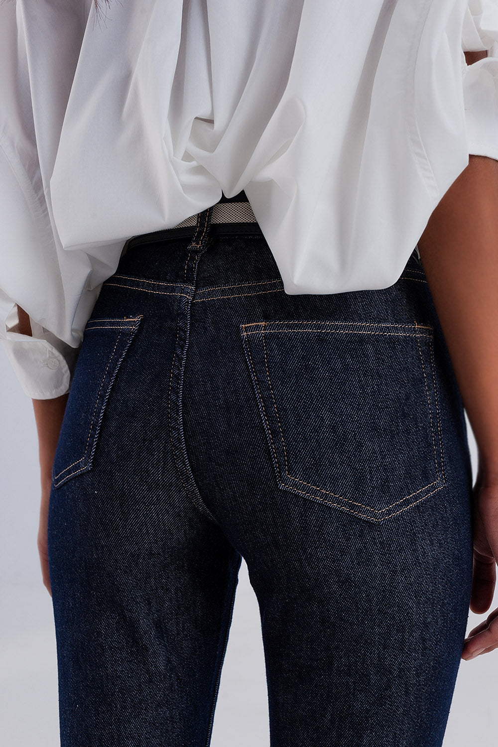 High waisted basic jean in dark blue