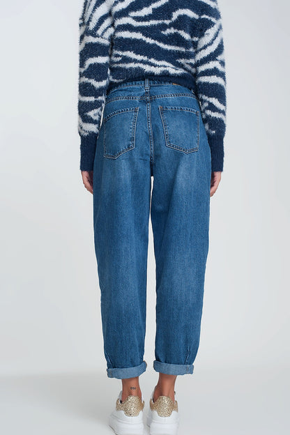 High waisted mom jeans with two ruffles in the waistline in dark wash blue