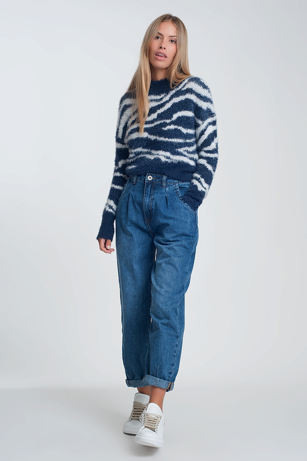 High waisted mom jeans with two ruffles in the waistline in dark wash blue