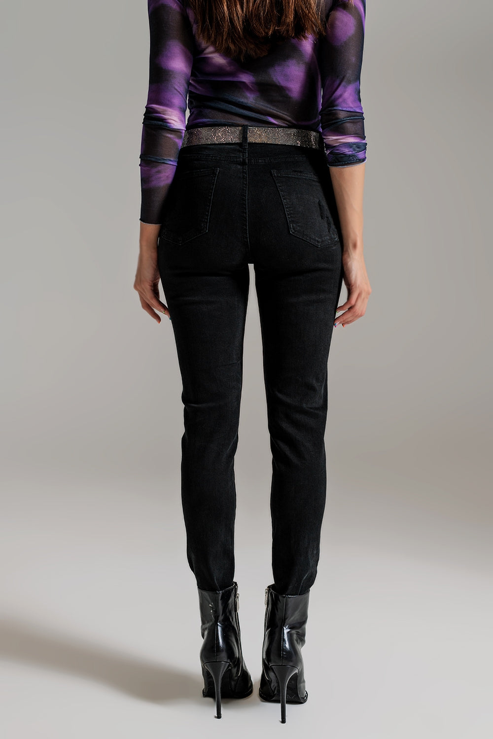 High waisted skinny jeans Distressed At The Hem in Black