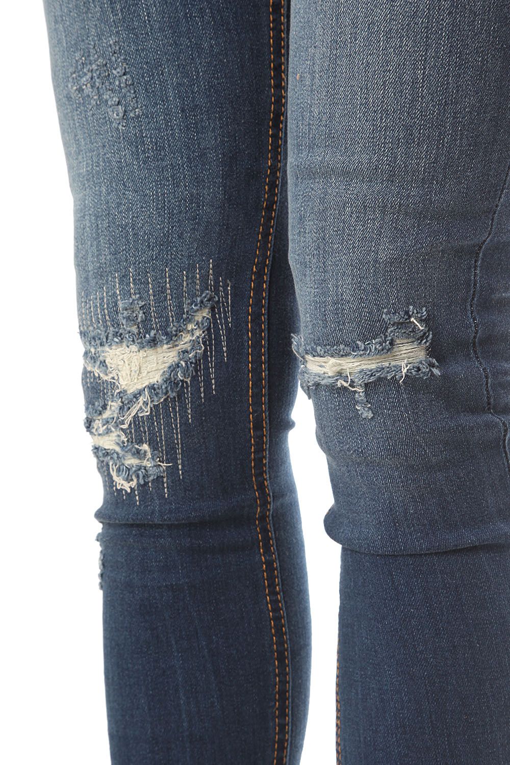 Highwaist skinny jean with distressed detailing