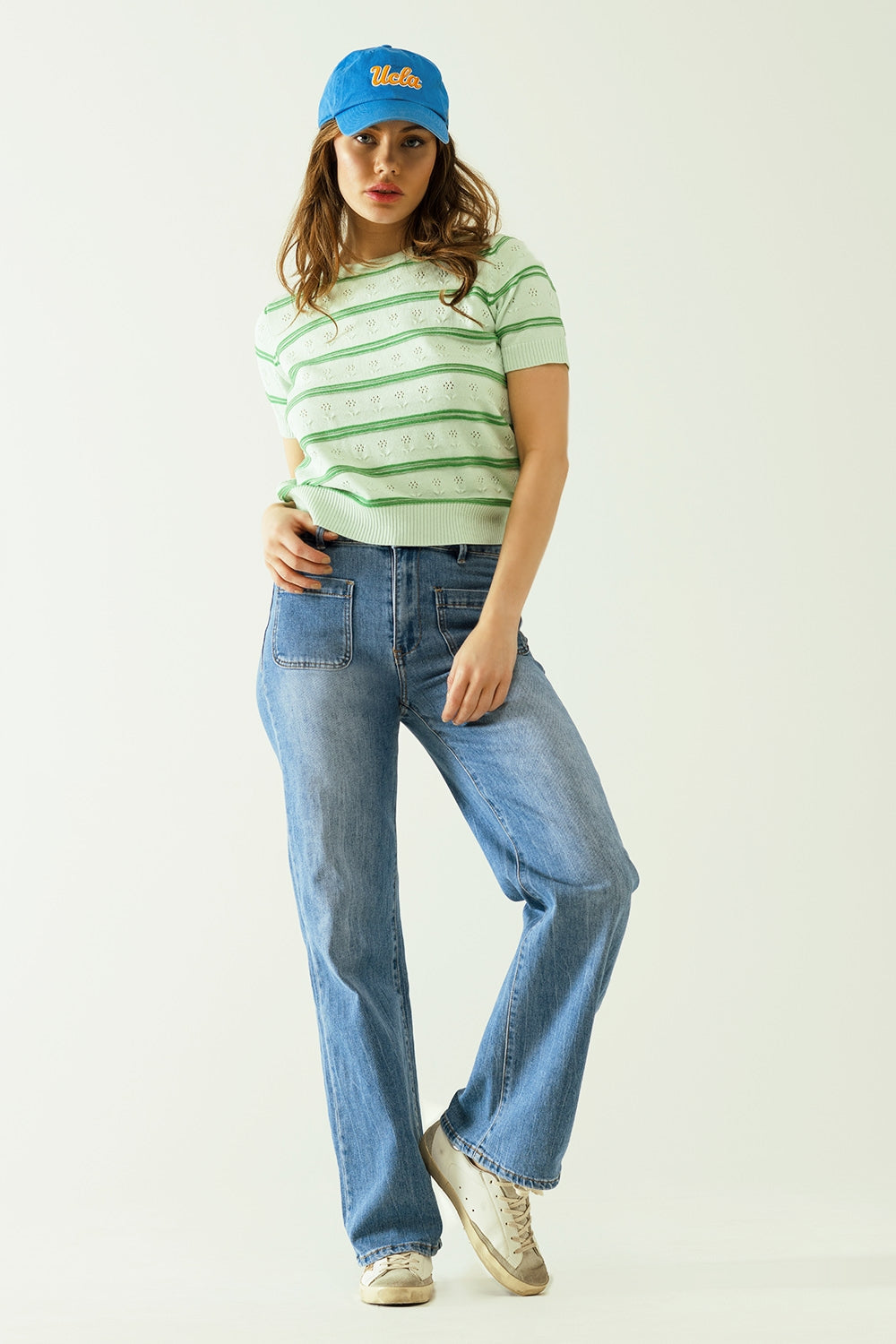 Jeans wide legs with front closure with metalic buttons and front pockets