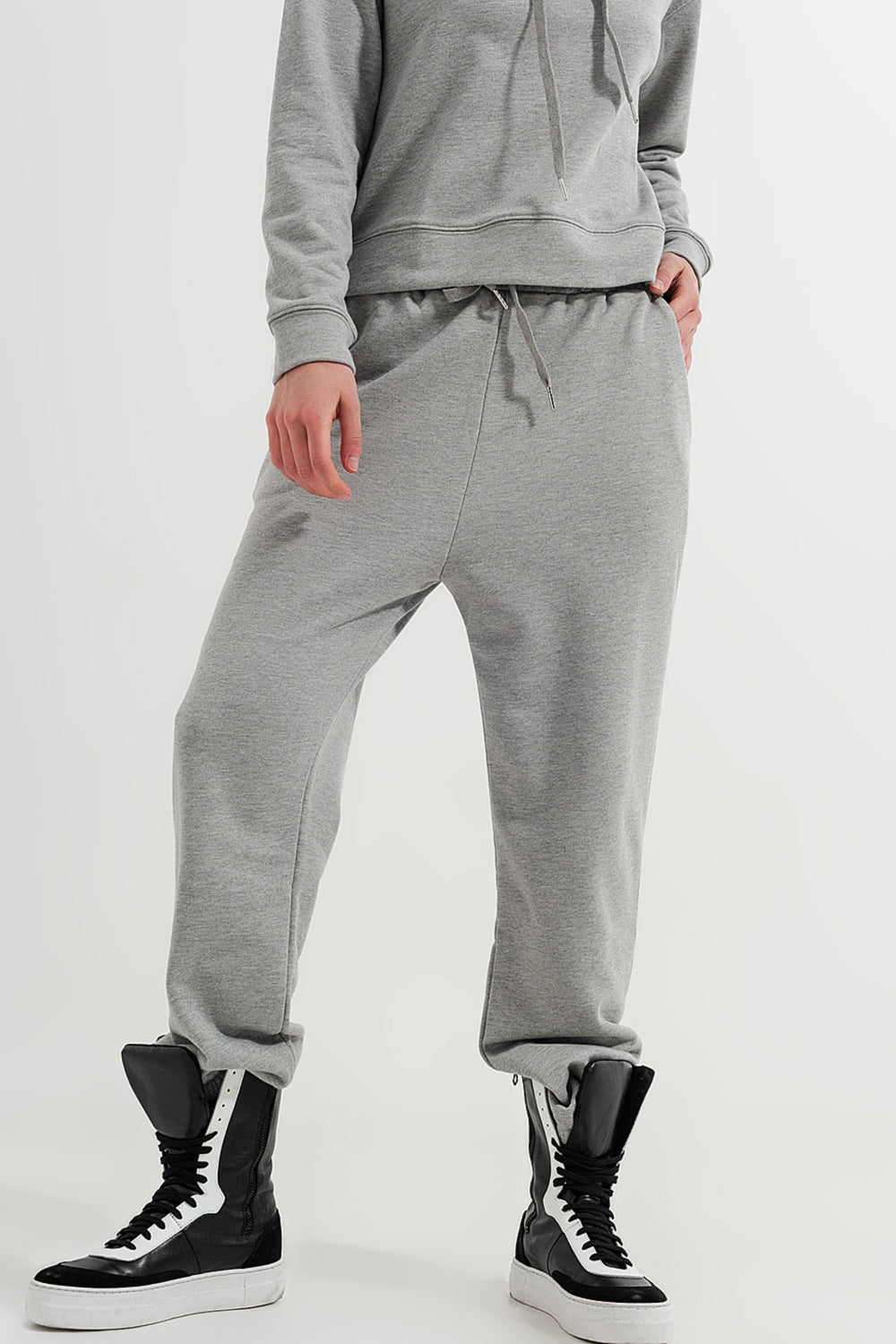 Q2 Jogger in light gray heather