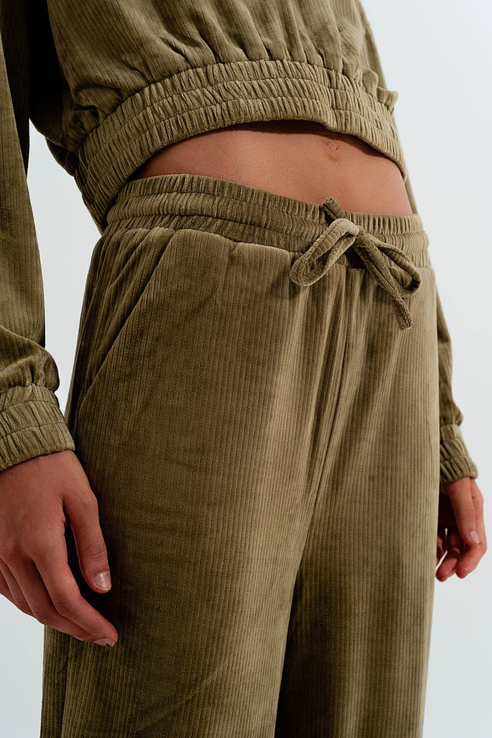 Jogger with drawstring waist in green