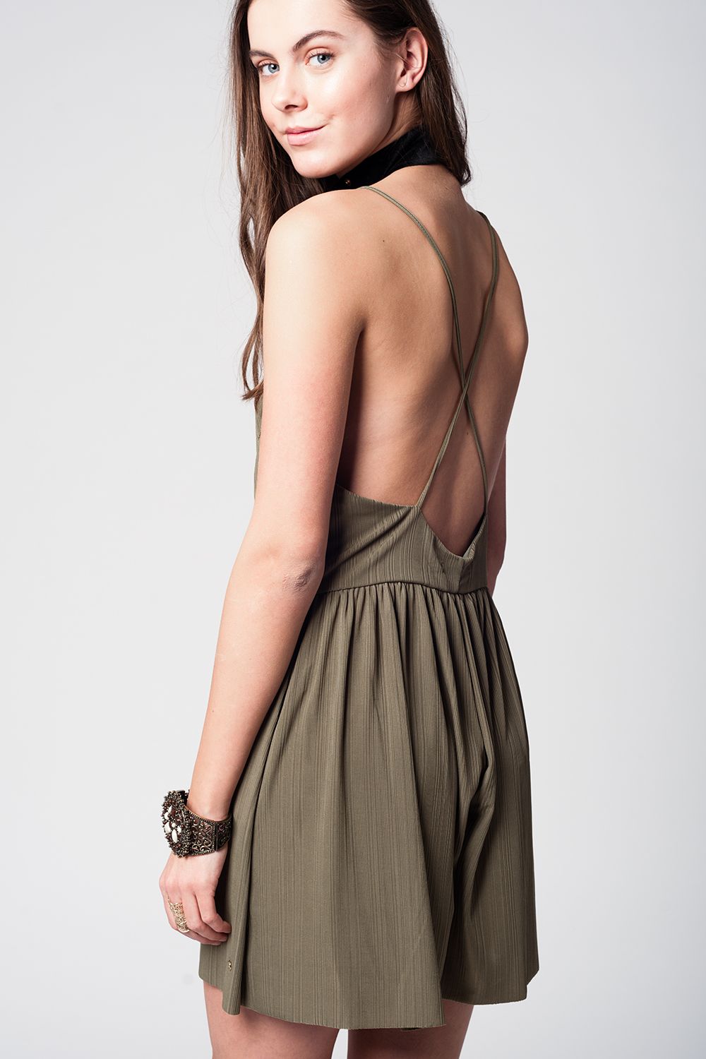 Kaki romper with bare shoulders