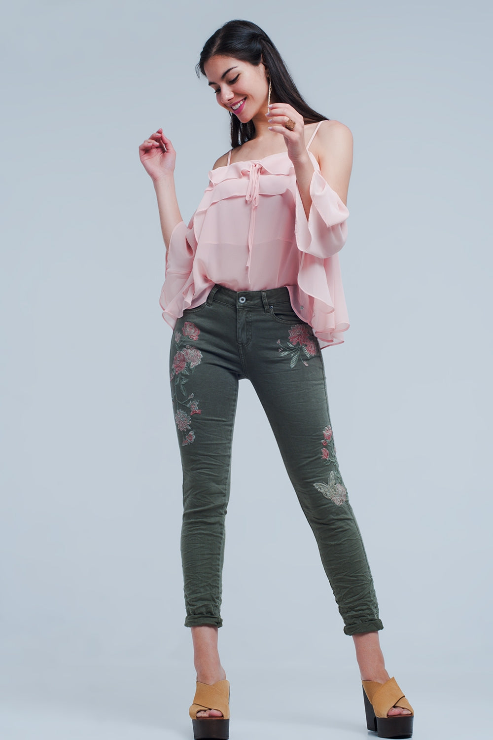 Khaki jeans with embroidered flower