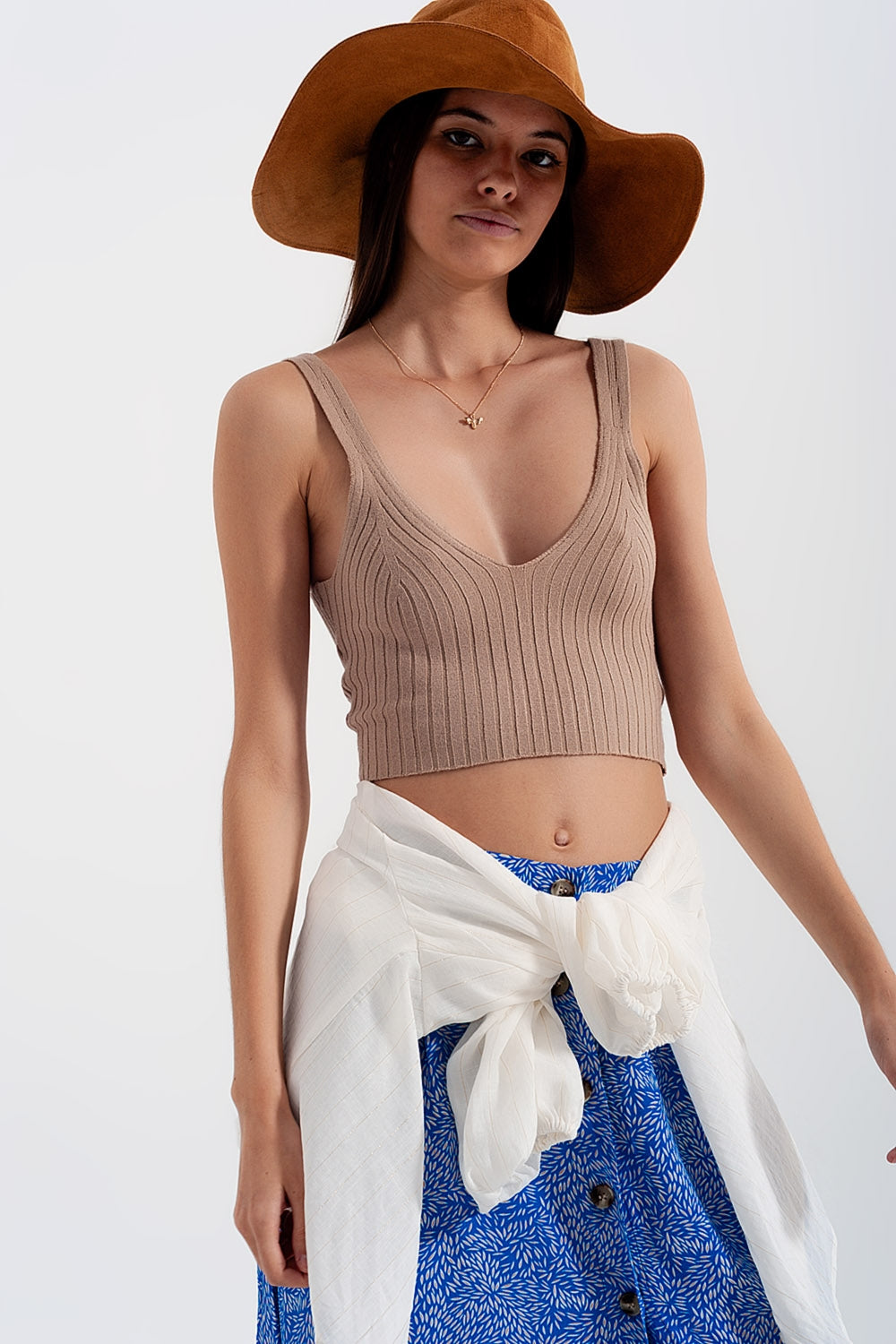 Q2 Knitted crop top in beige