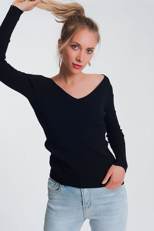 Q2 Knitted jumper in black with v back