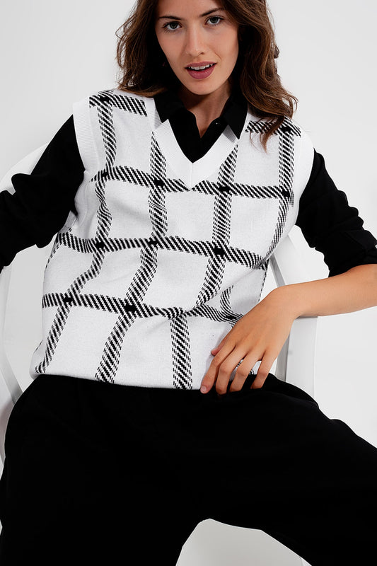 Q2 Knitted vest with big crosshatches