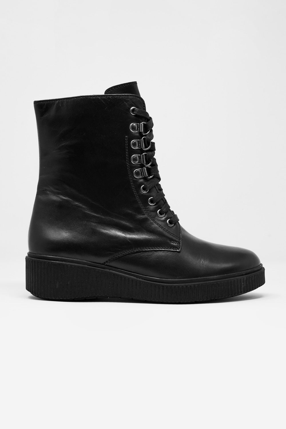 lace up boot in black