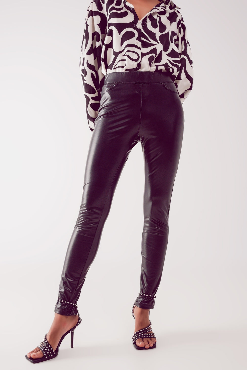 Q2 Leather look leggings in black