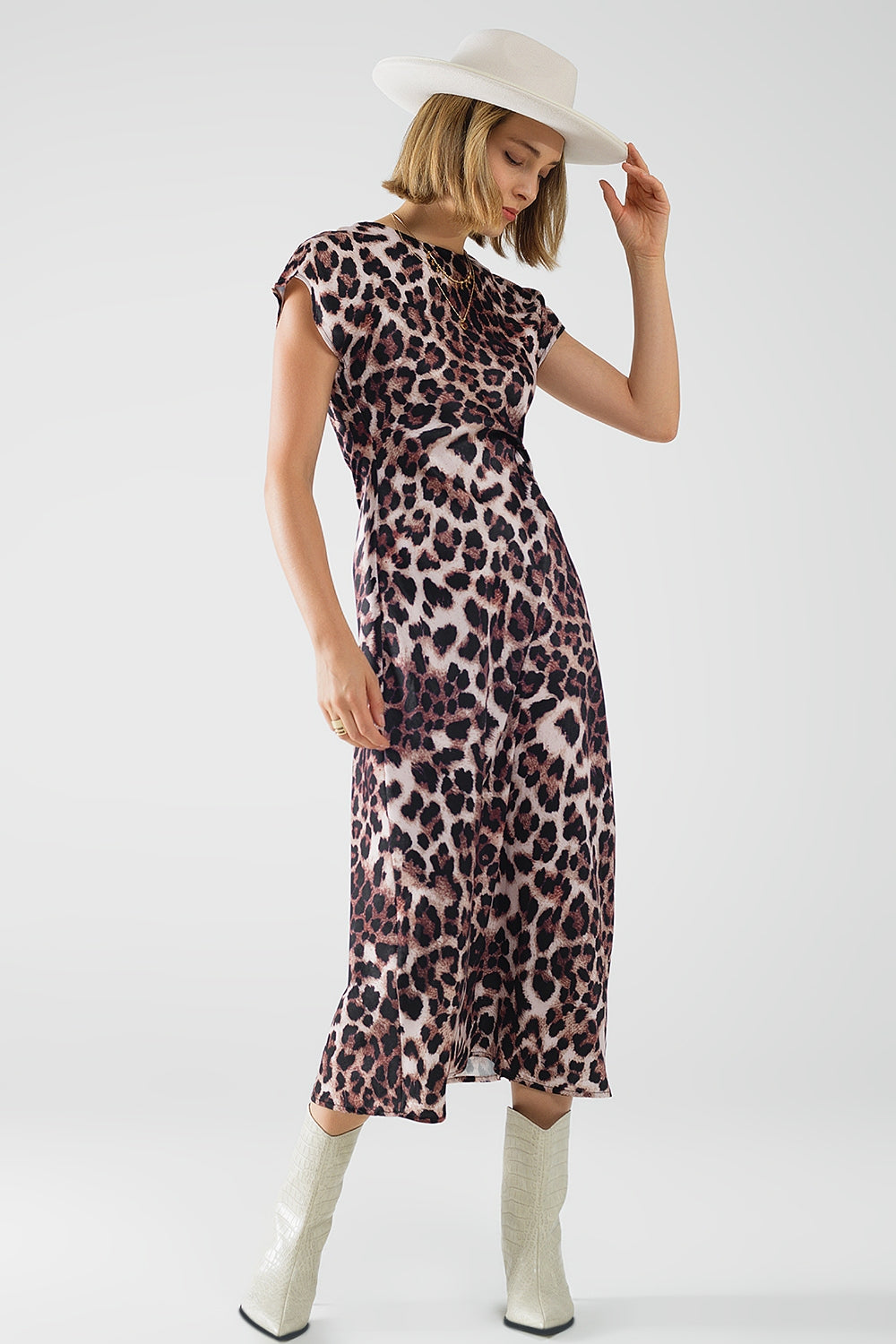 Leopard print maxi dress with knotted detail at the waist