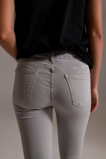 Light gray ankle jeans with soft wrinkles