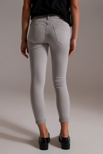 Light gray ankle jeans with soft wrinkles