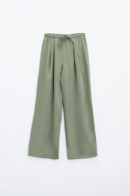 Light Green Relaxed Pants With Drawstring Closing And Side Pockets