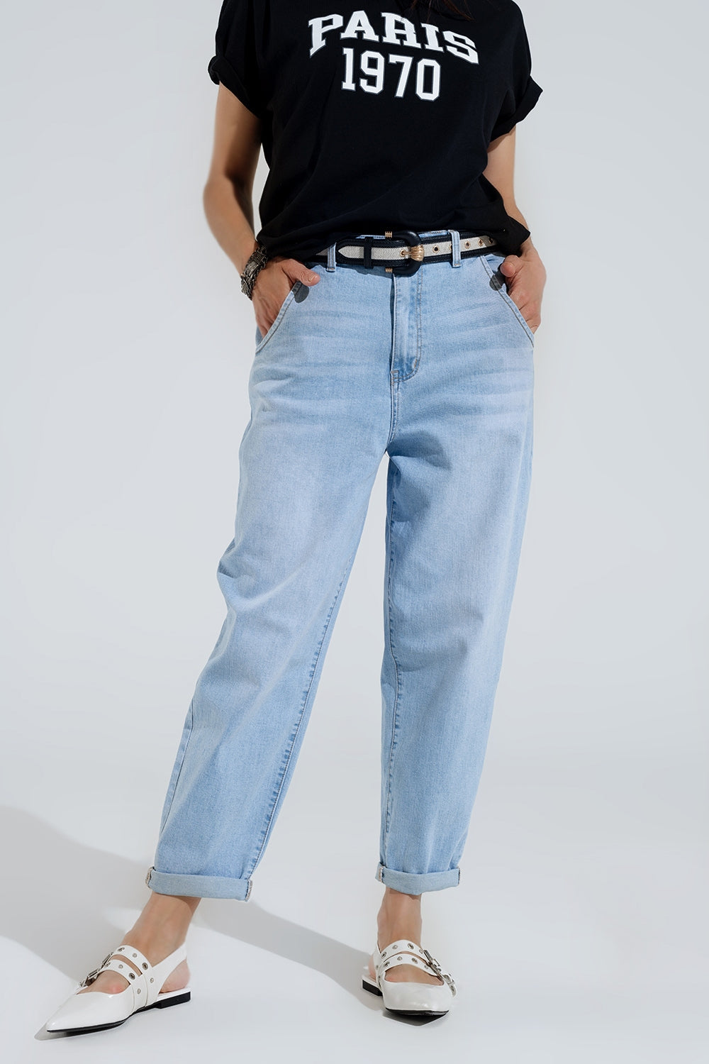 Light Wash Mom Jeans With Side Pockets