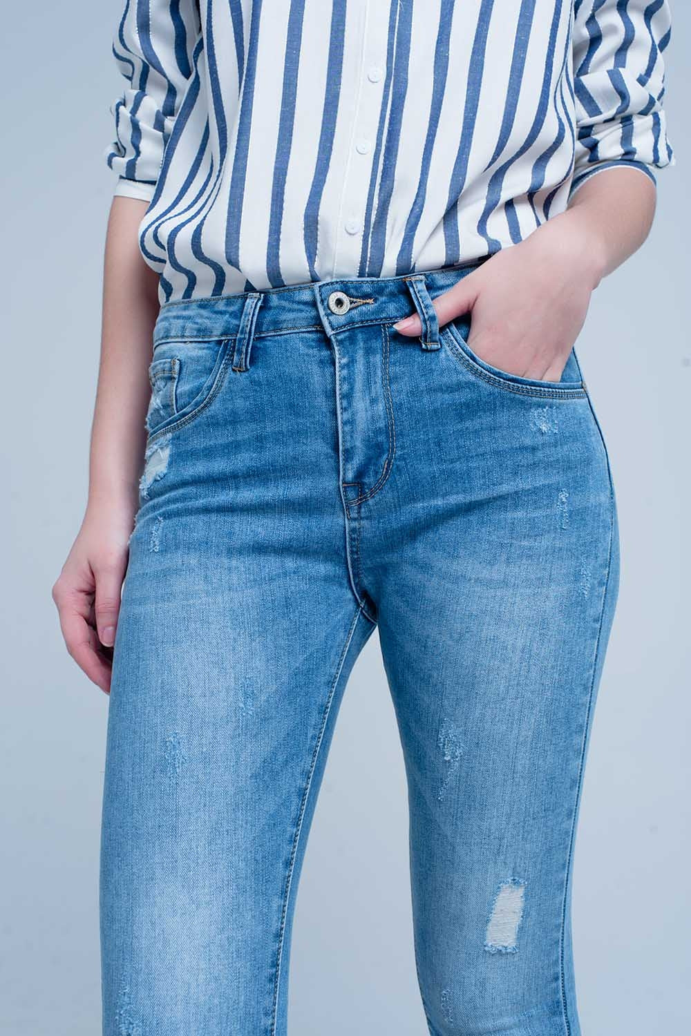 light wash skinny jean in blue