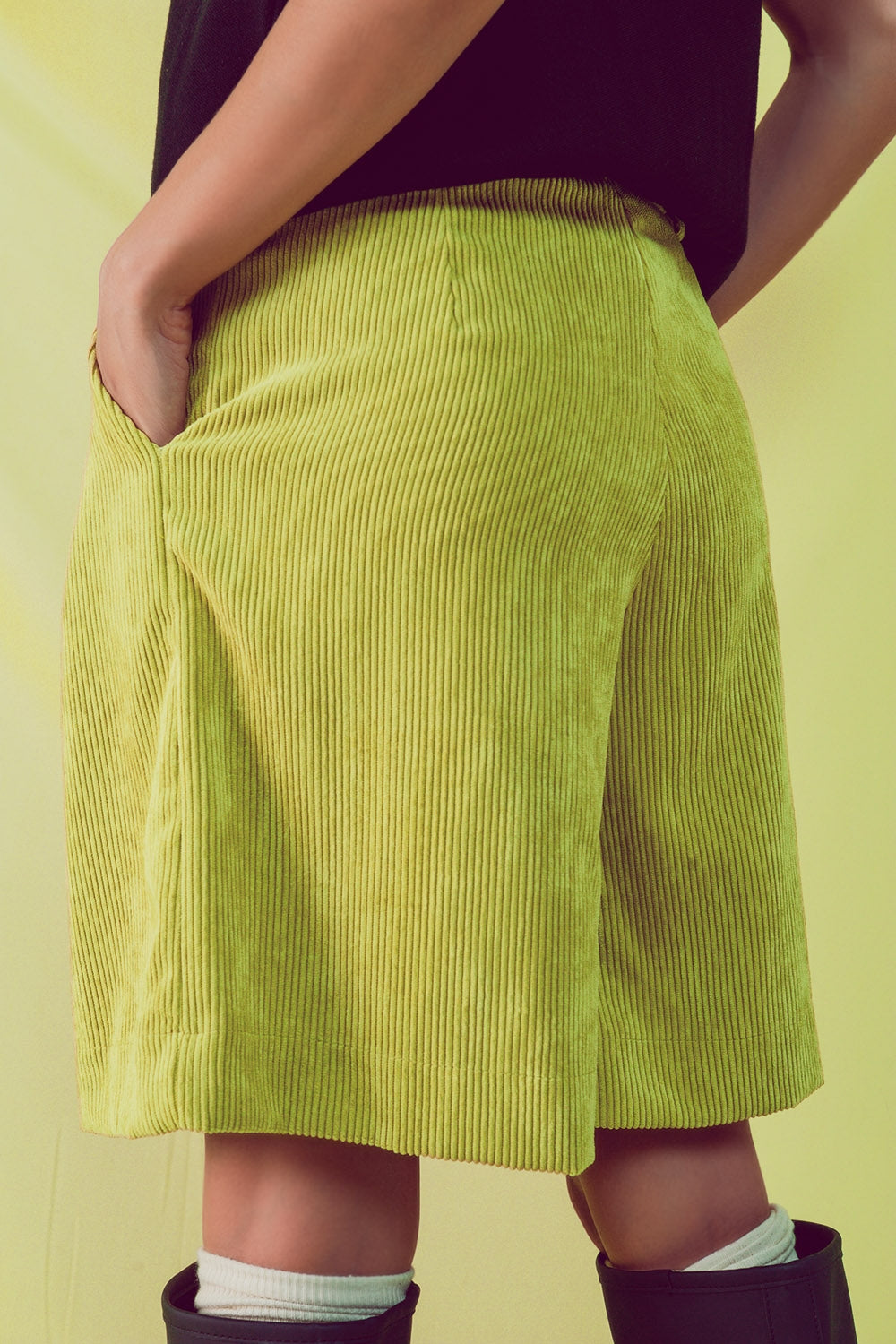 Longline short in lime cord