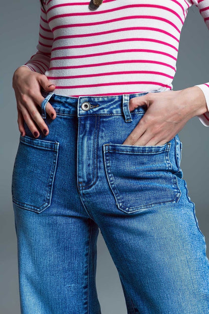 Low Waisted Jeans With Wide Leg And Marine Style Front Pockets in Mid Wash