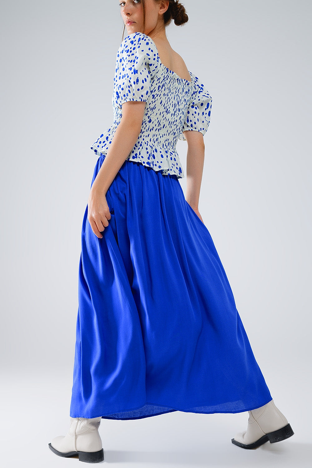 Maxi skirt in blue fluid fabric with elastic waist