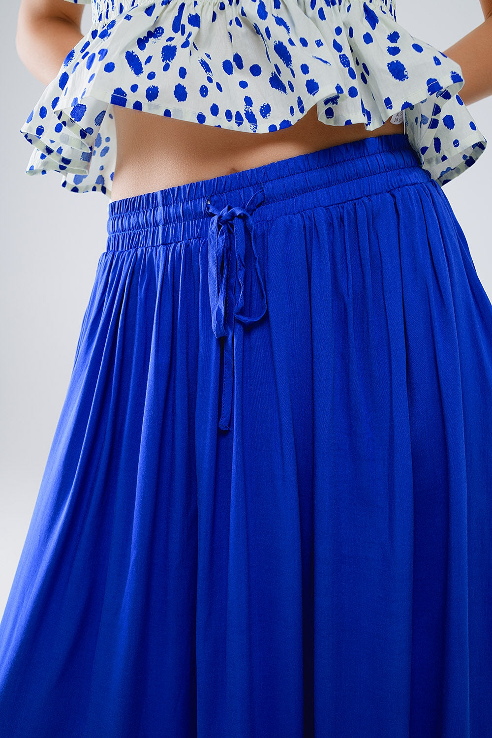 Maxi skirt in blue fluid fabric with elastic waist