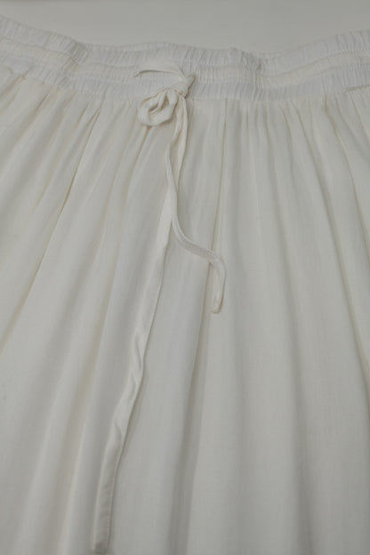 Maxi skirt in white fluid fabric with elastic waist